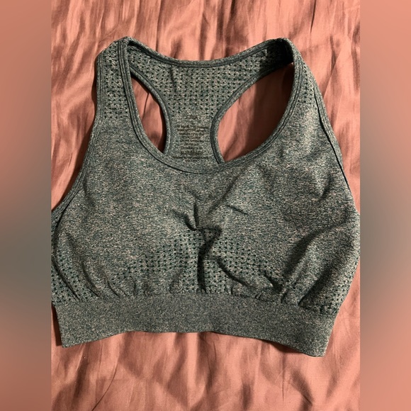 ARIA leggings and sports bra - Picture 2 of 5